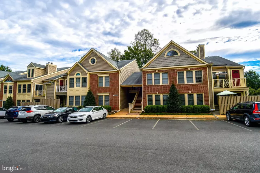 12006 RIDGE KNOLL DR #508B, Fairfax, VA 22033