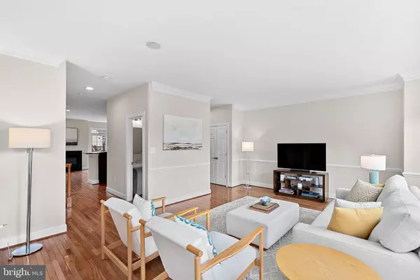 Herndon, VA 20170,108 MONROE MILLS LN