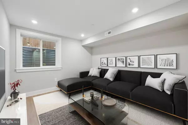 Philadelphia, PA 19148,717 MERCY ST