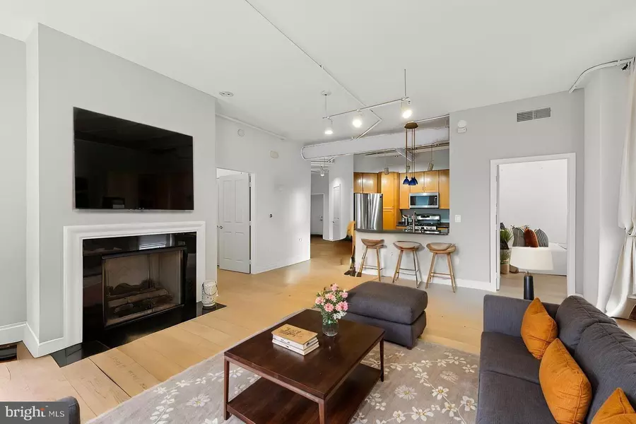 4490 MARKET COMMONS DR #202, Fairfax, VA 22033