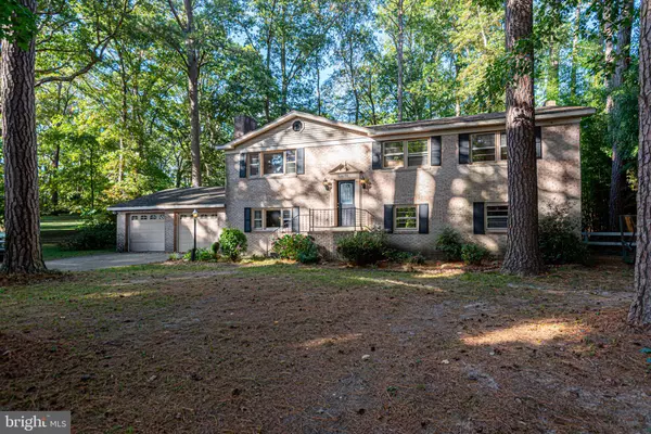 8233 ROBIN HOOD DR, Salisbury, MD 21804