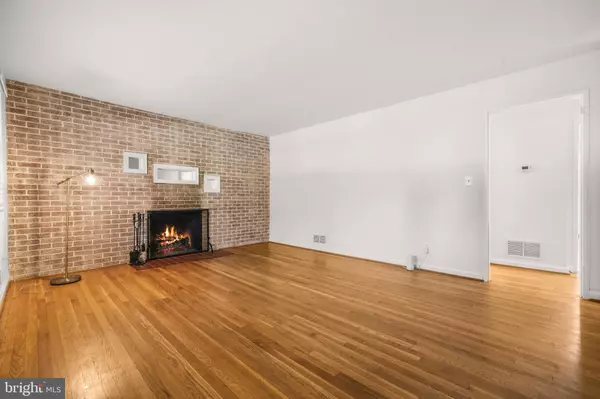 Falls Church, VA 22046,1015 KENNEDY ST