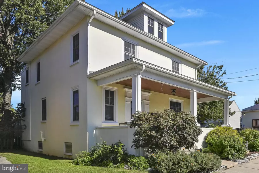 218 W FERDINAND ST, Manheim, PA 17545