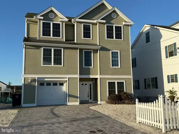 13 W SCHUYLKILL RD, Tuckerton, NJ 08087