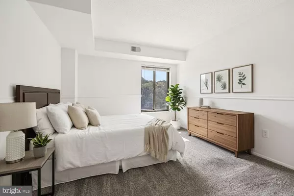 Arlington, VA 22204,4500 S FOUR MILE RUN DR #220