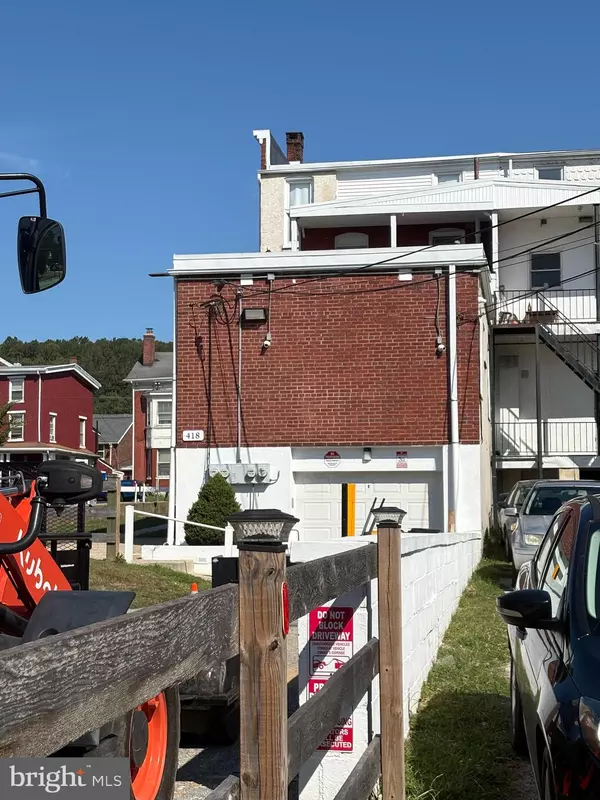 Coatesville, PA 19320,418 E LINCOLN HWY