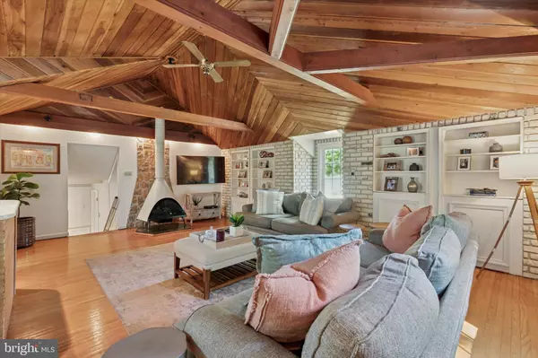 Glenside, PA 19038,711 CUSTIS RD