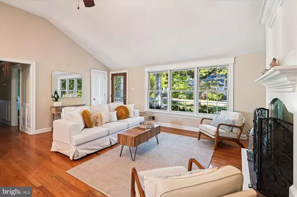 Annapolis, MD 21403,1009 PINECREST DR