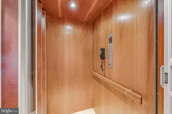 Leesburg, VA 20176,43605 EMERALD DUNES PL