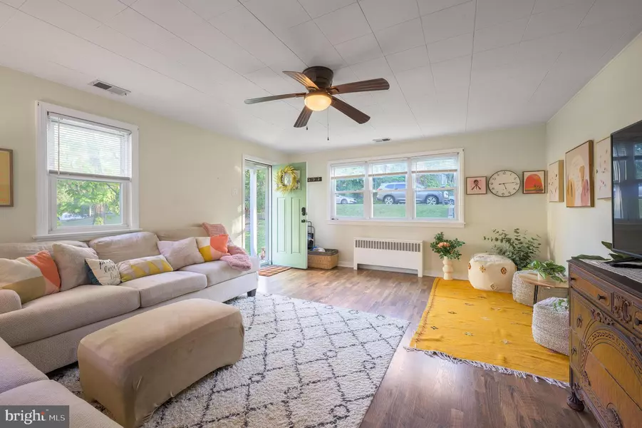 54 WOODLAND AVE, Clementon, NJ 08021