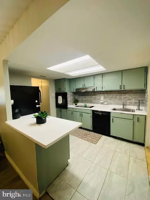 Willingboro, NJ 08046,9 RAEBURN LN