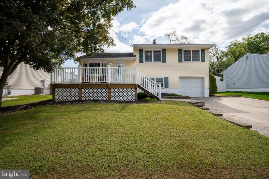 1436 OAK HILL DR, Wilmington, DE 19805