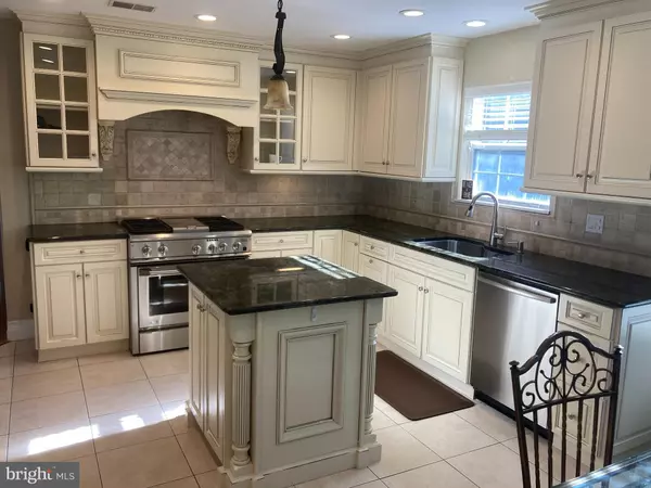 87 FAIRWAY BLVD, Monroe Township, NJ 08831