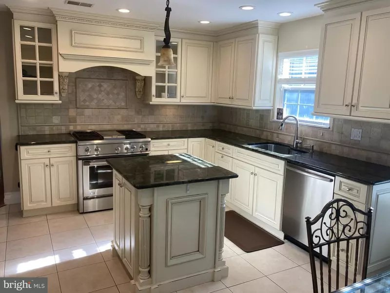 87 FAIRWAY BLVD, Monroe Township, NJ 08831