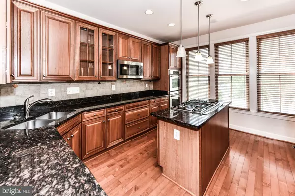 Arlington, VA 22206,3537 S FOUR MILE RUN DR