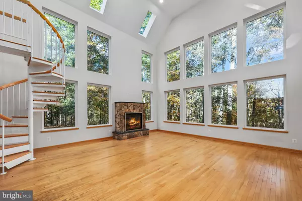 Vienna, VA 22181,10450 HUNTER VIEW RD