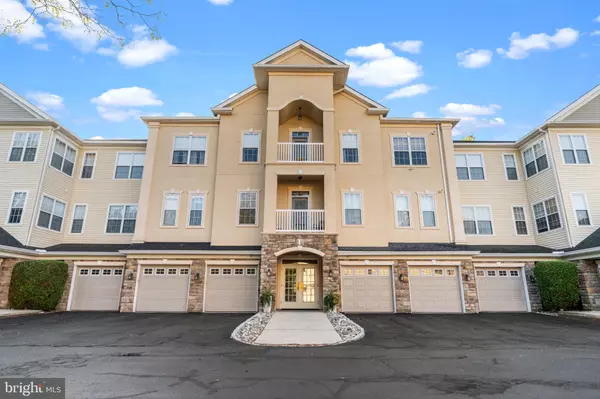 1 FALCON DR #203, Holland, PA 18966