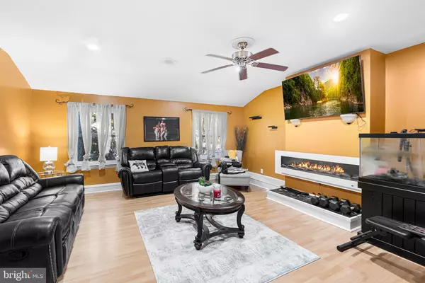 Sicklerville, NJ 08081,1 CARRIE PL