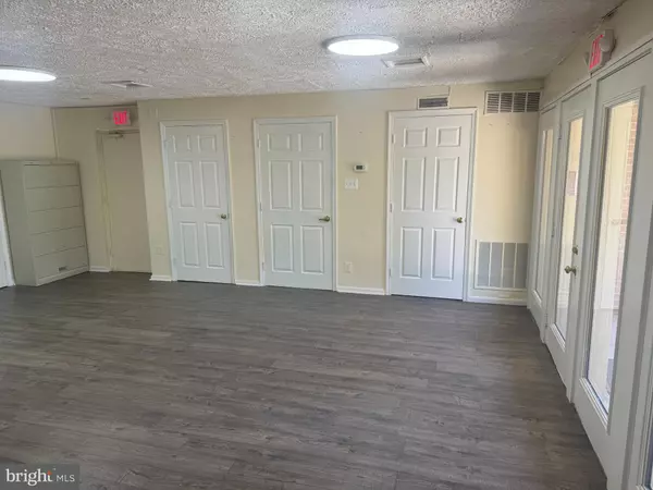 Great Falls, VA 22066,1142 WALKER RD #A