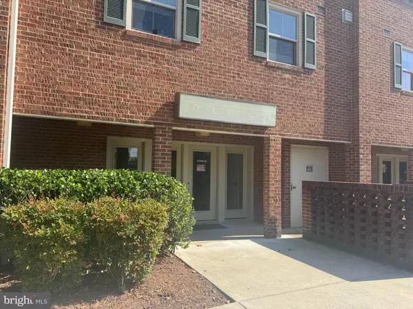 1142 WALKER RD #A, Great Falls, VA 22066