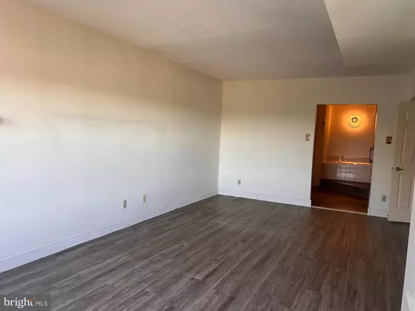 Voorhees, NJ 08043,6073 MAIN ST