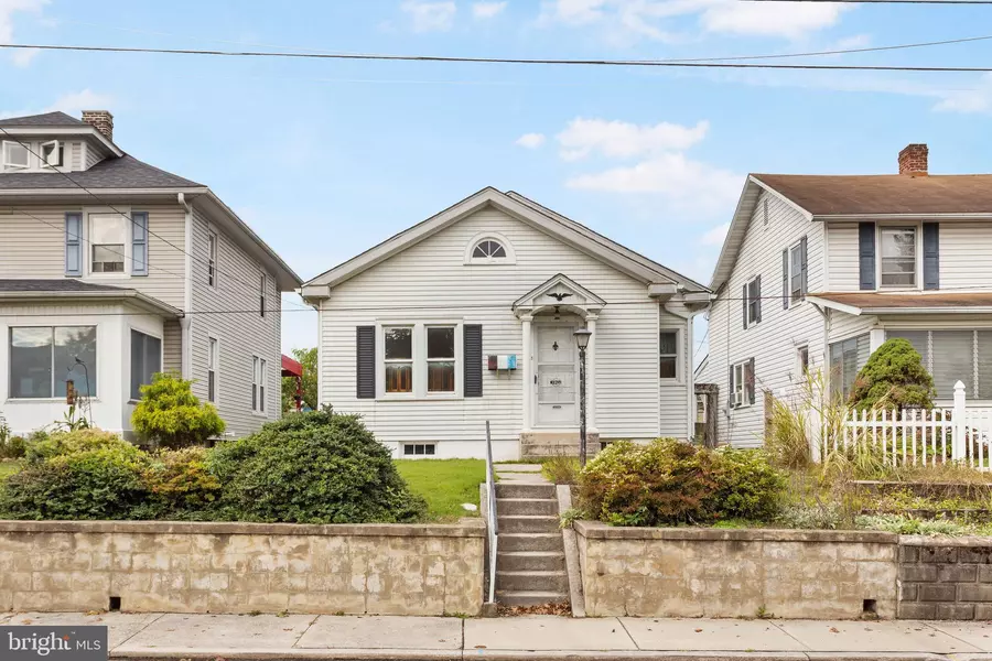 324 E PLEASANT ST, Hanover, PA 17331