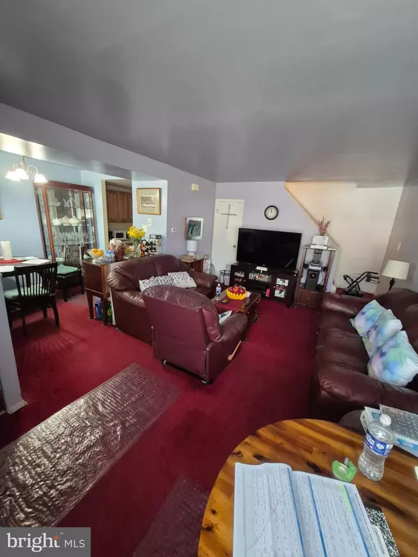 Philadelphia, PA 19154,3850 WOODHAVEN #302