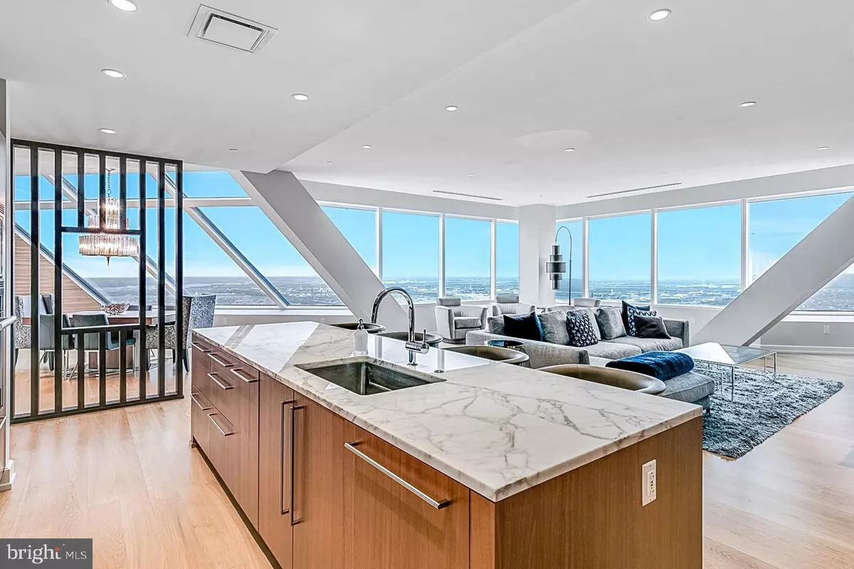 Philadelphia, PA 19102,50 S 16TH ST #5401-R