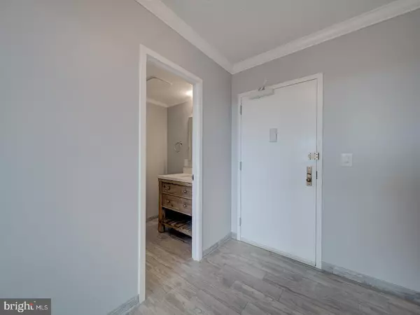 Falls Church, VA 22041,3705 S GEORGE MASON DR #1111S