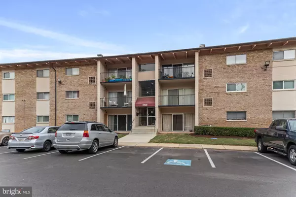 New Carrollton, MD 20784,5500 KAREN ELAINE DR #911