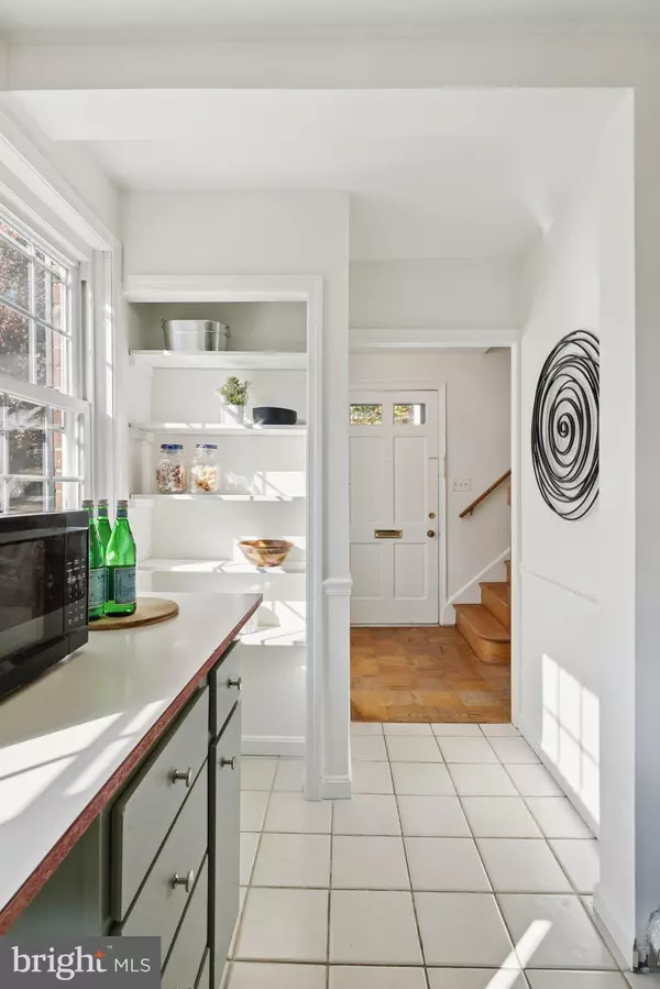 Rockville, MD 20850,855 AZALEA DR #27-855