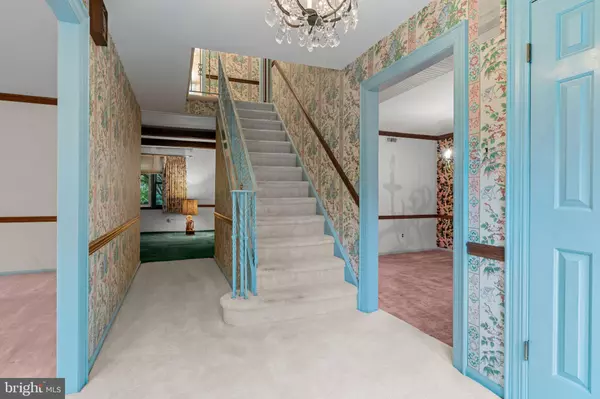 Holland, PA 18966,60 SIGNAL HILL RD