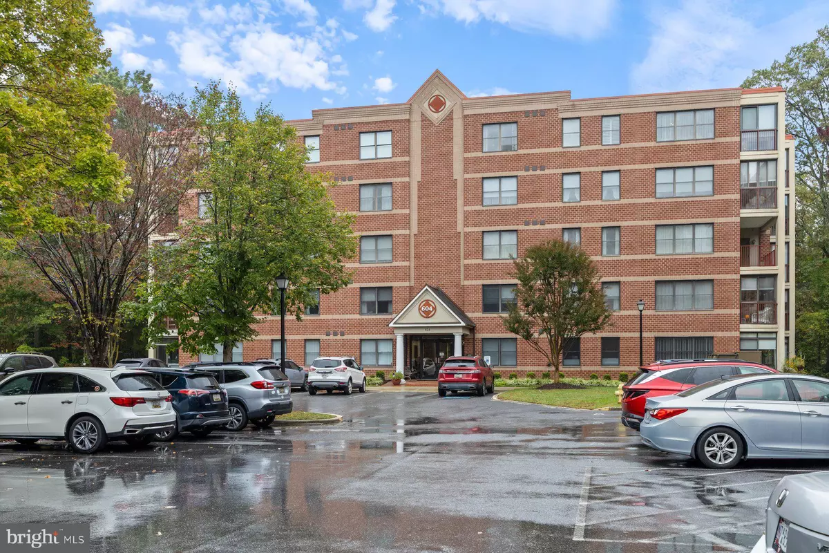 Severna Park, MD 21146,604 MCKINSEY PARK DR #402