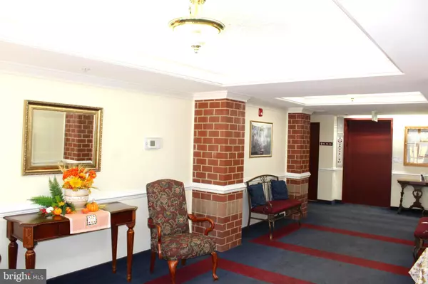 Severna Park, MD 21146,604 MCKINSEY PARK DR #402