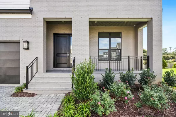 Arlington, VA 22205,841 N MANCHESTER ST