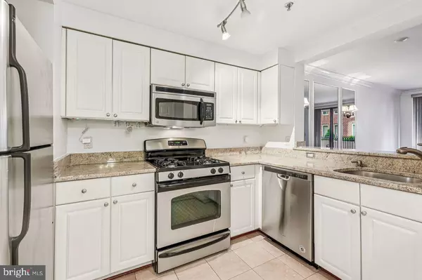 Arlington, VA 22201,1050 N TAYLOR ST #1-105