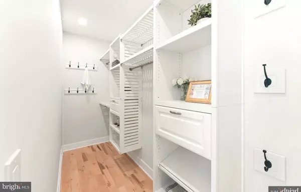 Philadelphia, PA 19128,6983 SILVERWOOD ST