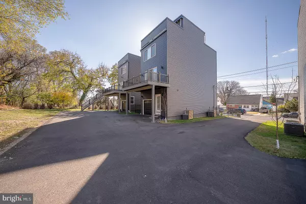 Philadelphia, PA 19128,6983 SILVERWOOD ST