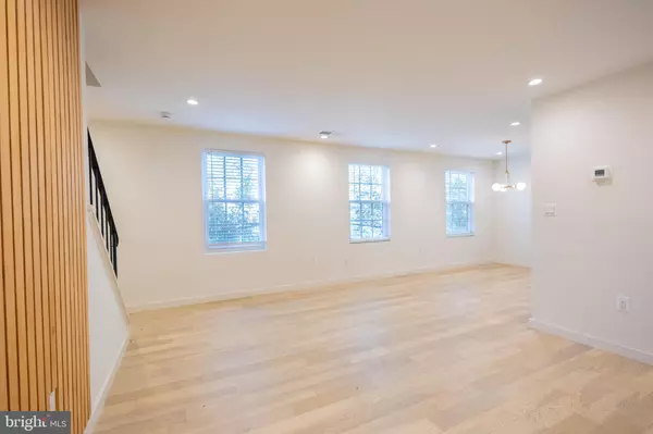 Washington, DC 20020,2123 YOUNG ST SE #201