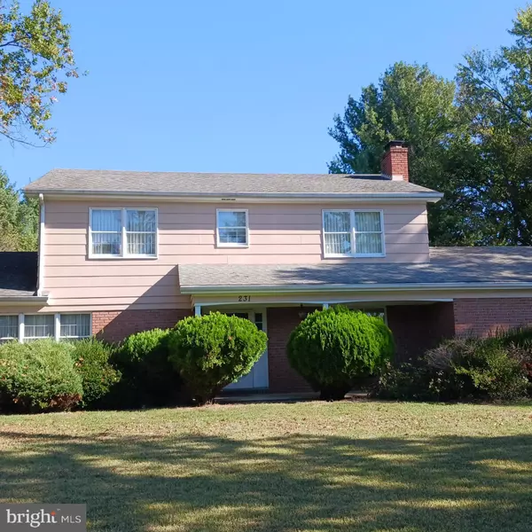 231 JENNY WREN DR, Martinsburg, WV 25404