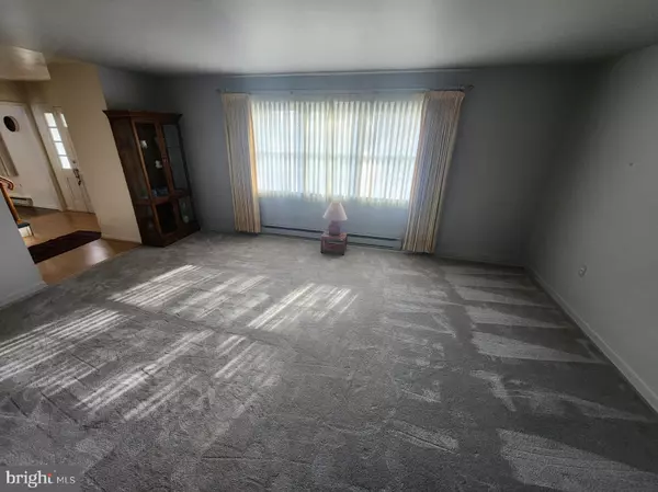 Martinsburg, WV 25404,231 JENNY WREN DR