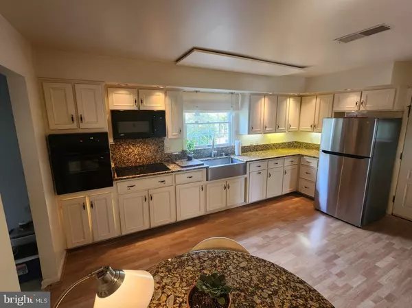 Martinsburg, WV 25404,231 JENNY WREN DR