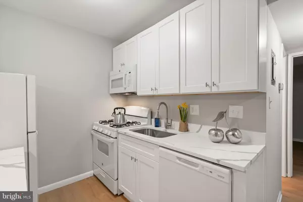 Annandale, VA 22003,4367 AMERICANA DR #F 104