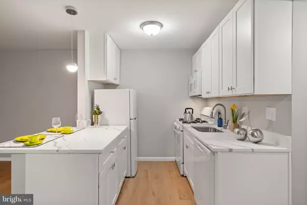 Annandale, VA 22003,4367 AMERICANA DR #F 104