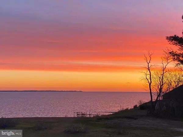 Deltaville, VA 23043,522 FELTON RD