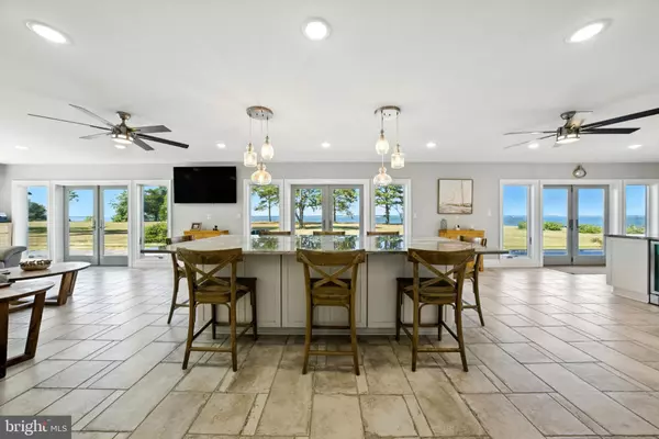 Deltaville, VA 23043,522 FELTON RD