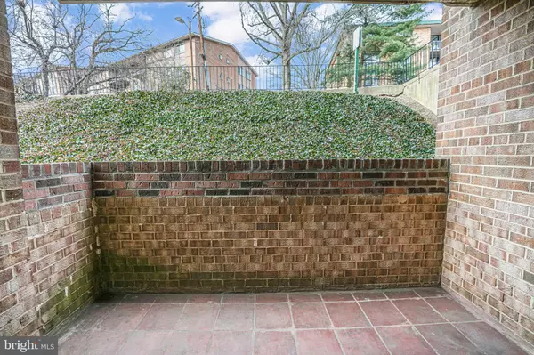 Alexandria, VA 22312,483 N ARMISTEAD ST #T3