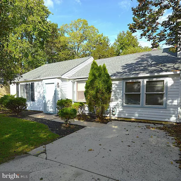 18 SANDPIPER DR, Voorhees, NJ 08043