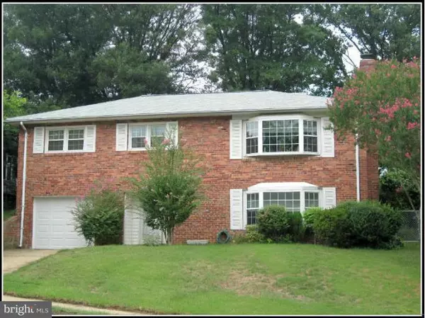 912 N MCKINLEY RD, Arlington, VA 22205
