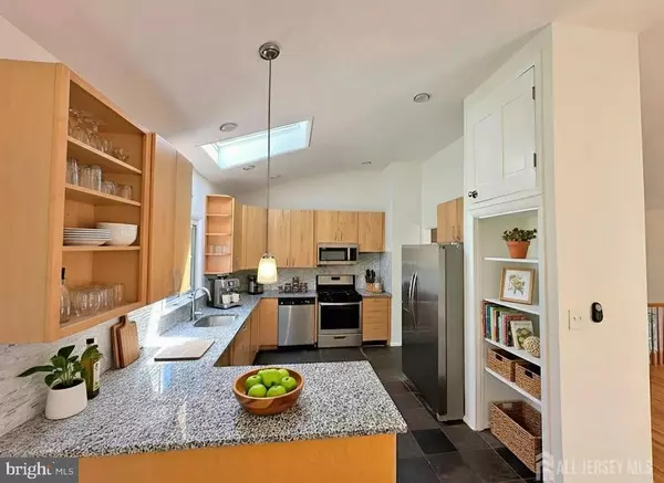 West Windsor, NJ 08550,12 ZIFF LA